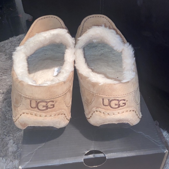 Ugh slippers - Picture 3 of 5